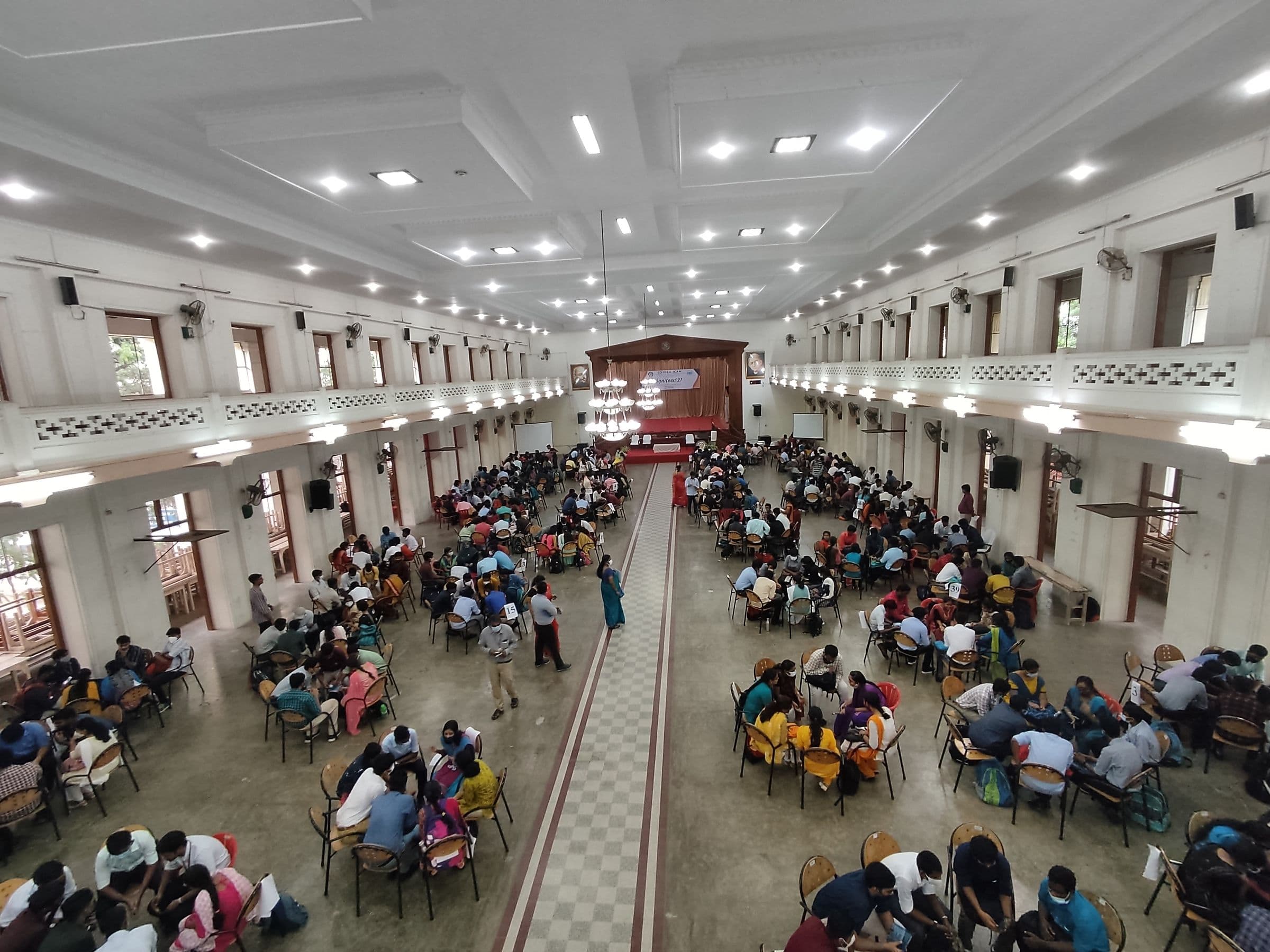 Students filling LICET's main hall for Envision '22